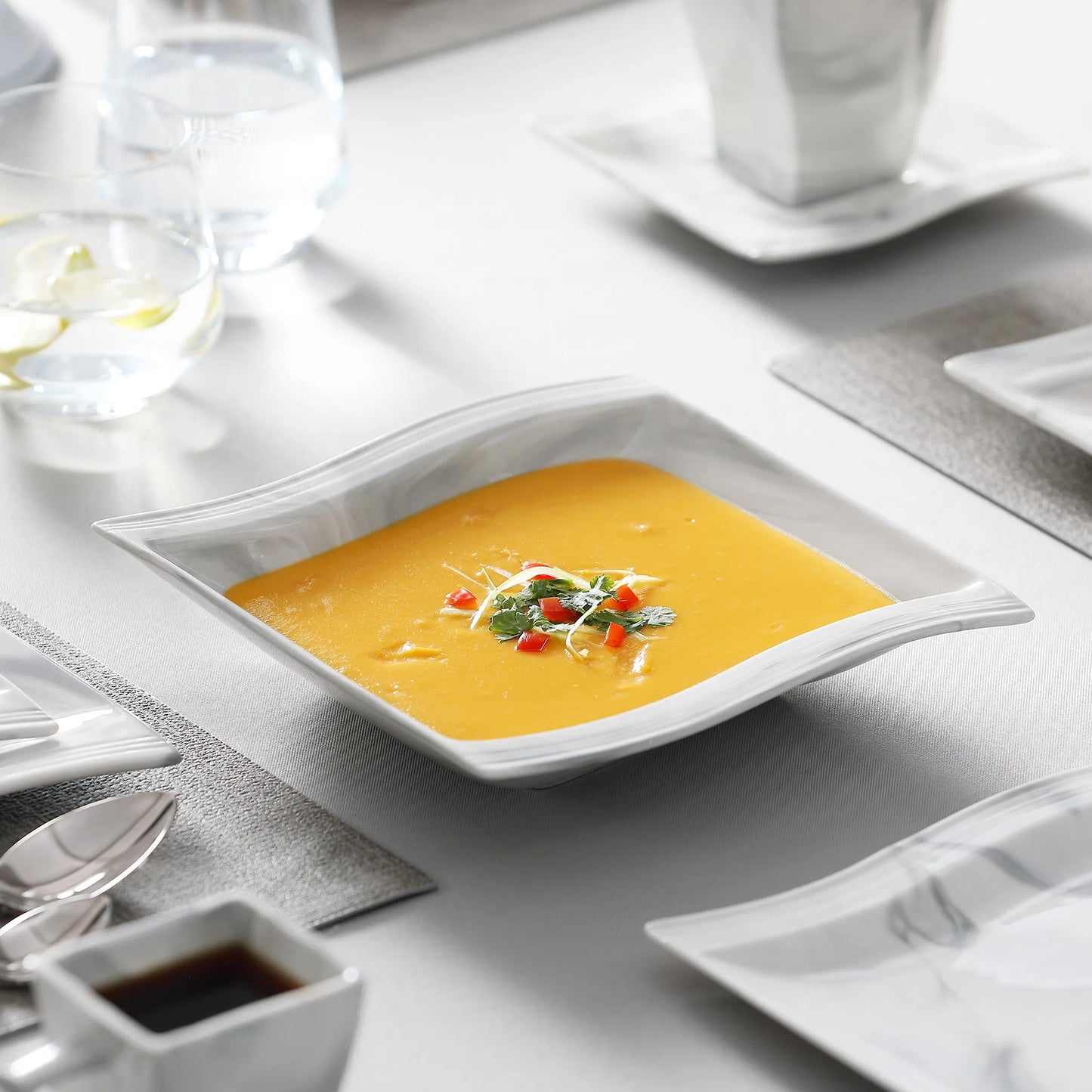 Sada nádobí z mramorového porcelánu MALACASA FLORA 30/60 ks s 12 talíři na večeři, dezertními talíři, polévkovými talíři, šálky a podšálky 