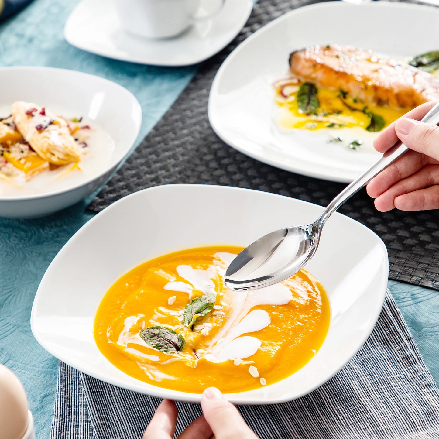 Sada 50 kusů bílého keramického nádobí MALACASA s 6 šálky, podšálky, hrnky, kalíšky na vejce, miskami, dezertními a polévkovými talíři 